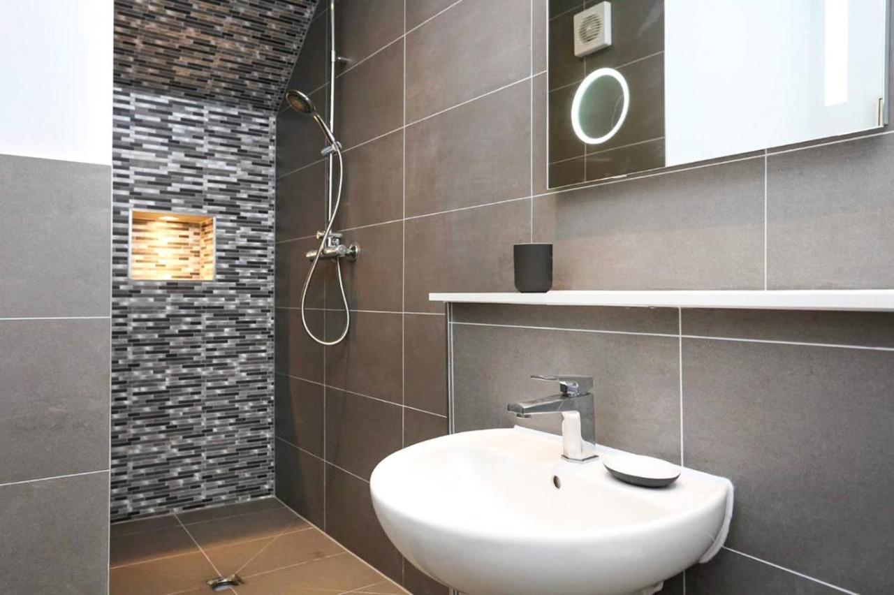 Ultra Modern, Stylish Apartment Next To Princes St EDI Exterior foto