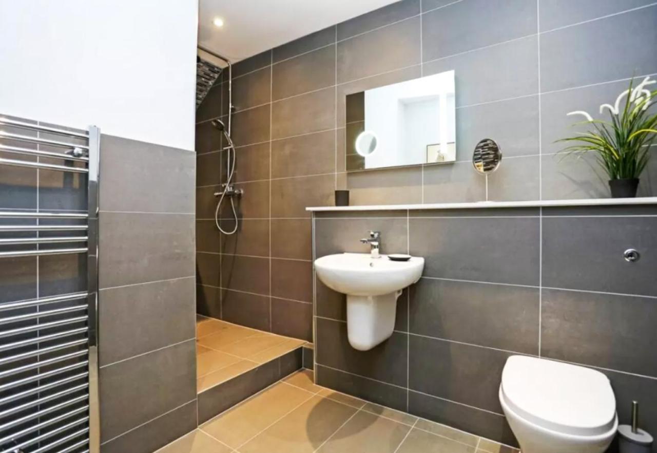 Ultra Modern, Stylish Apartment Next To Princes St EDI Exterior foto